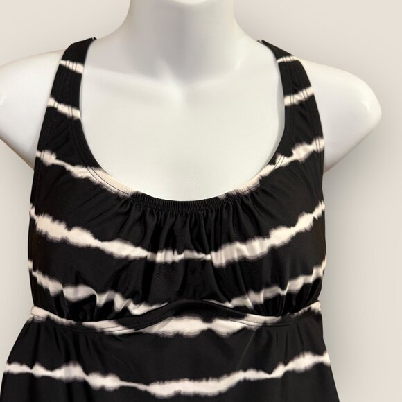 Isabel Maternity Black and White Striped Swimsuit Size Medium Swim - Picture 2 of 4